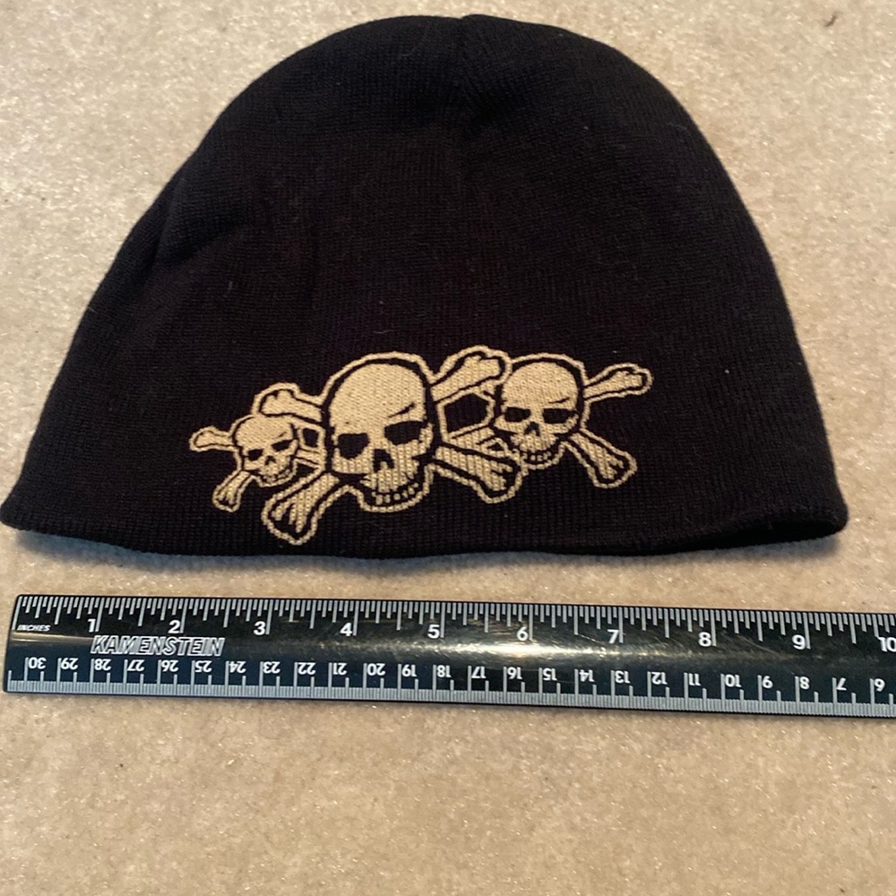 NWOT Vintage Black Skull & Crossbones Beanie